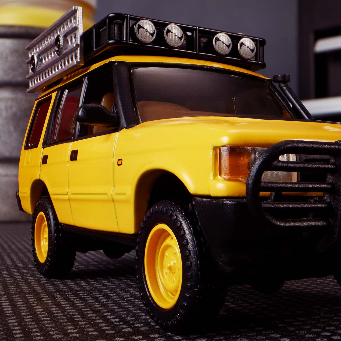 Hot Wheels Elite 64 Mod Shop 1994 Land Rover Discovery in yellow with dual wheel sets, model HNJ65
