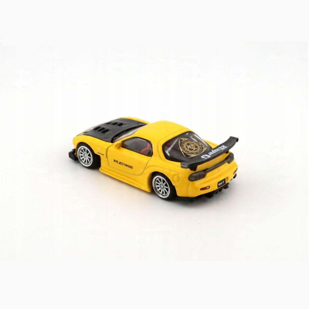 Pop Race 1:64 Mazda RX-7 RE Amemiya Yellow PR64-116