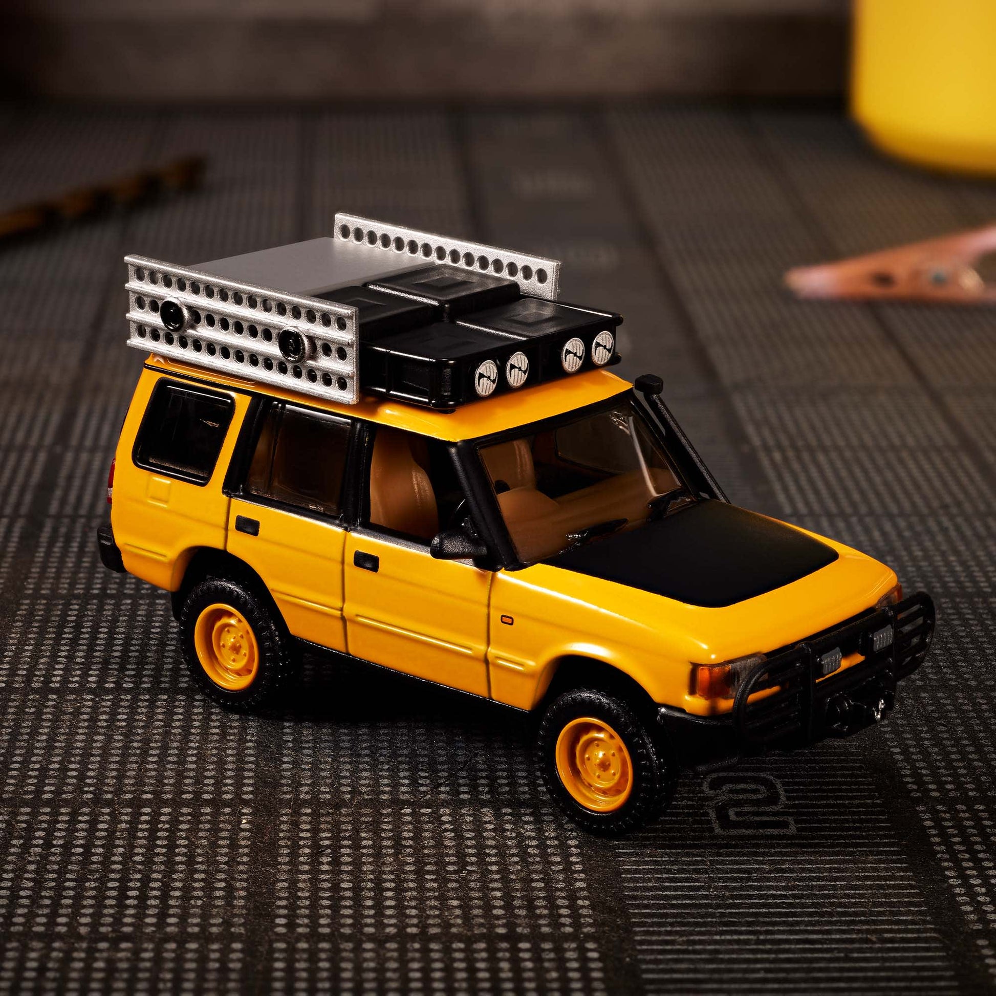 Hot Wheels Elite 64 Mod Shop 1994 Land Rover Discovery in yellow with dual wheel sets, model HNJ65