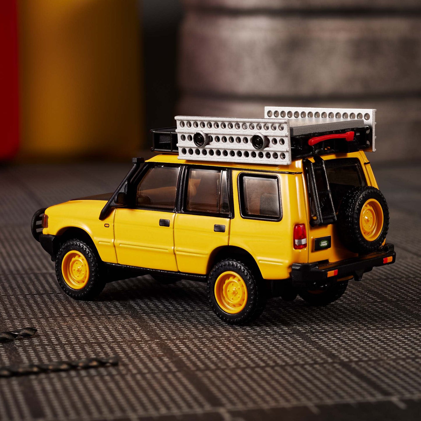 Hot Wheels Elite 64 Mod Shop 1994 Land Rover Discovery in yellow with dual wheel sets, model HNJ65