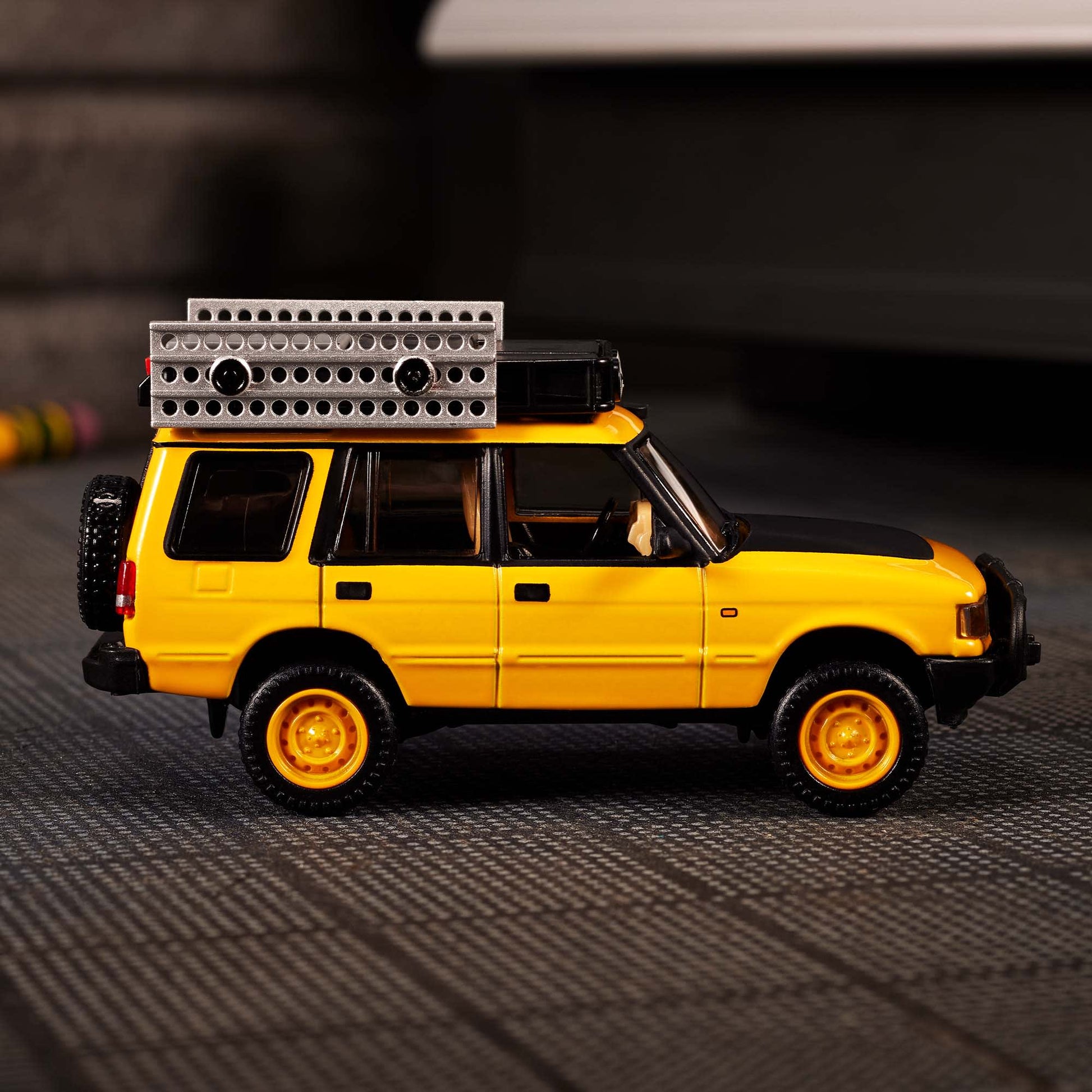 Hot Wheels Elite 64 Mod Shop 1994 Land Rover Discovery in yellow with dual wheel sets, model HNJ65