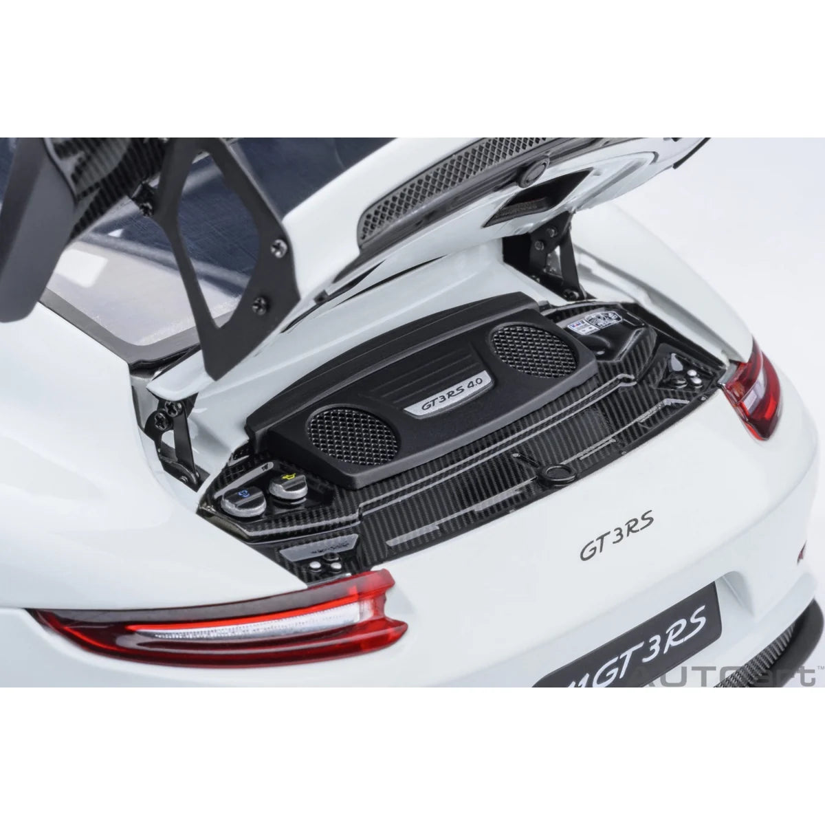 AUTOart 1:18 Porsche 911 991.2 GT3 RS Weissach Package White model car 78176