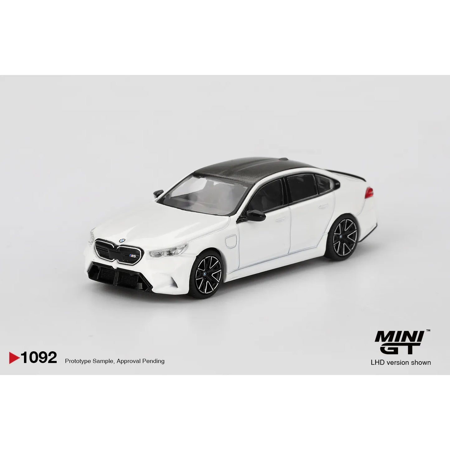 Mini GT 1:64 BMW M5 G90 Alpine White 2025 die-cast model car.