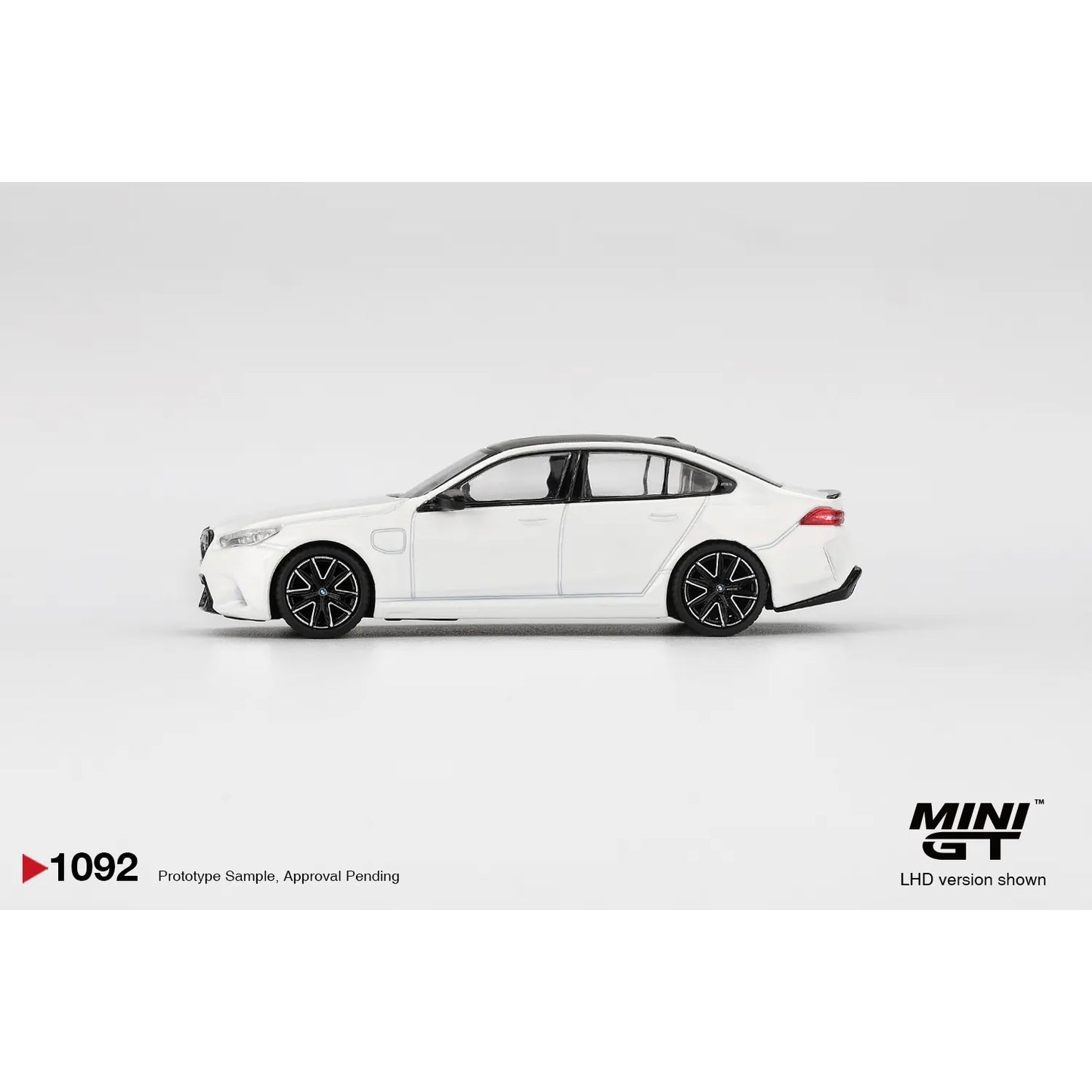 Mini GT 1:64 BMW M5 G90 Alpine White 2025 die-cast model car.