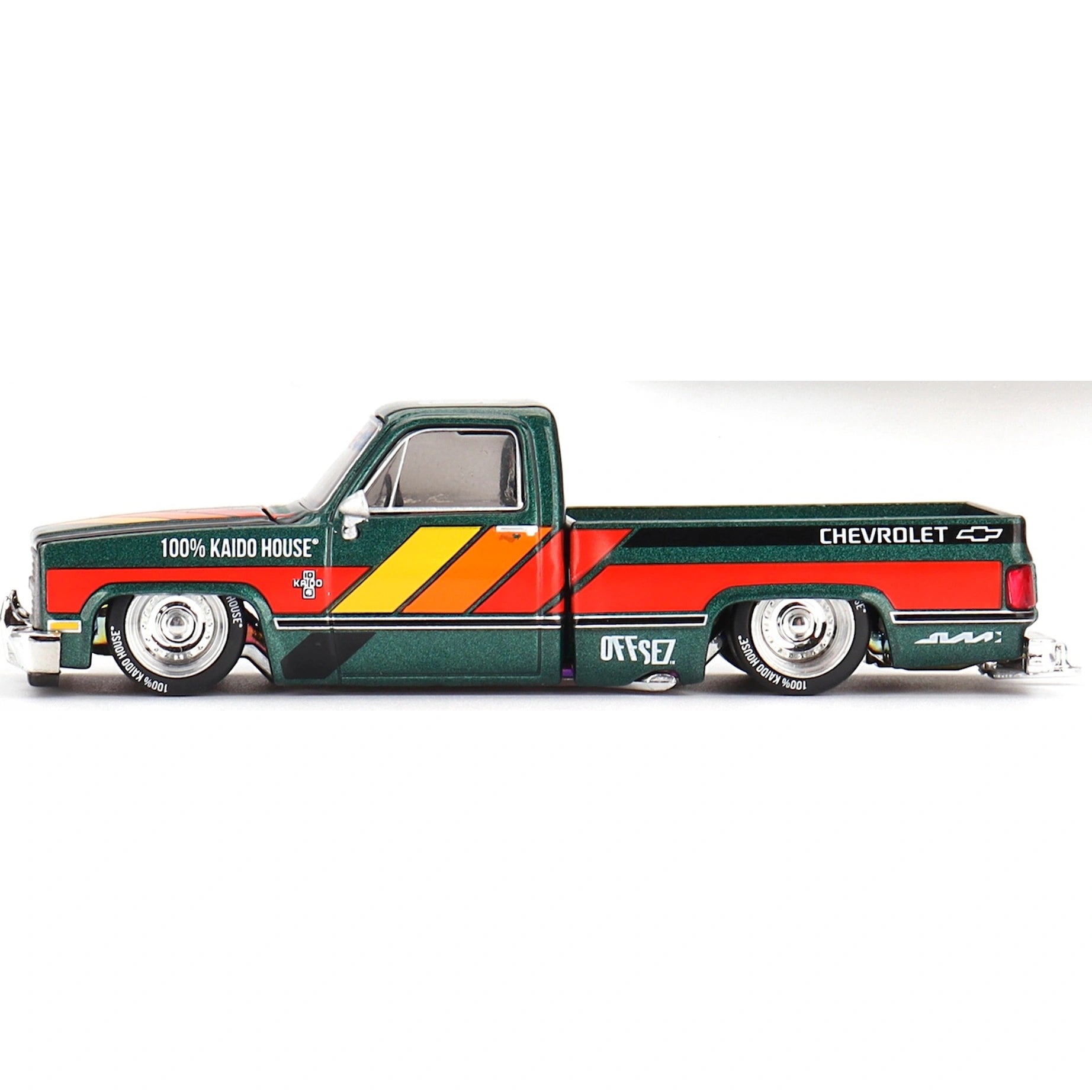 Kaido House x MiniGT 1:64 Chevrolet Silverado Kaido Works V3 KHMG226 with custom livery and wide body styling.