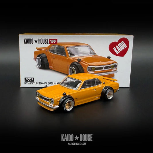 Kaido House x MiniGT 1:64 Nissan Skyline 2000GT-R KPGC10 Kaido Street V2 KHMG228 die-cast collectible model car