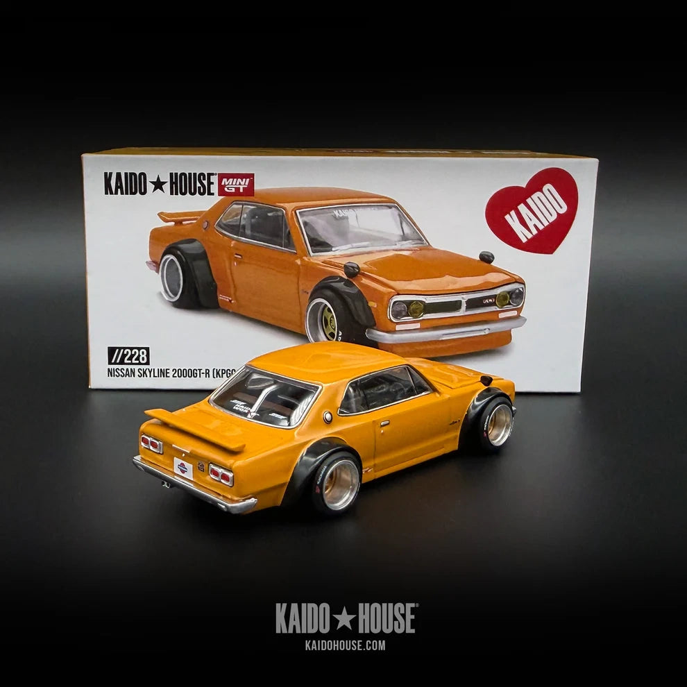 Kaido House x MiniGT 1:64 Nissan Skyline 2000GT-R KPGC10 Kaido Street V2 KHMG228 die-cast collectible model car