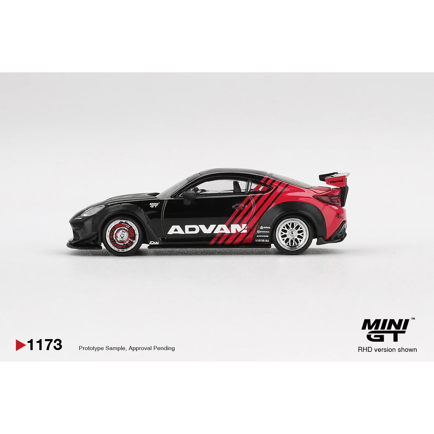 MINI GT 1:64 Toyota GR86 LB Nation Advan die-cast model.