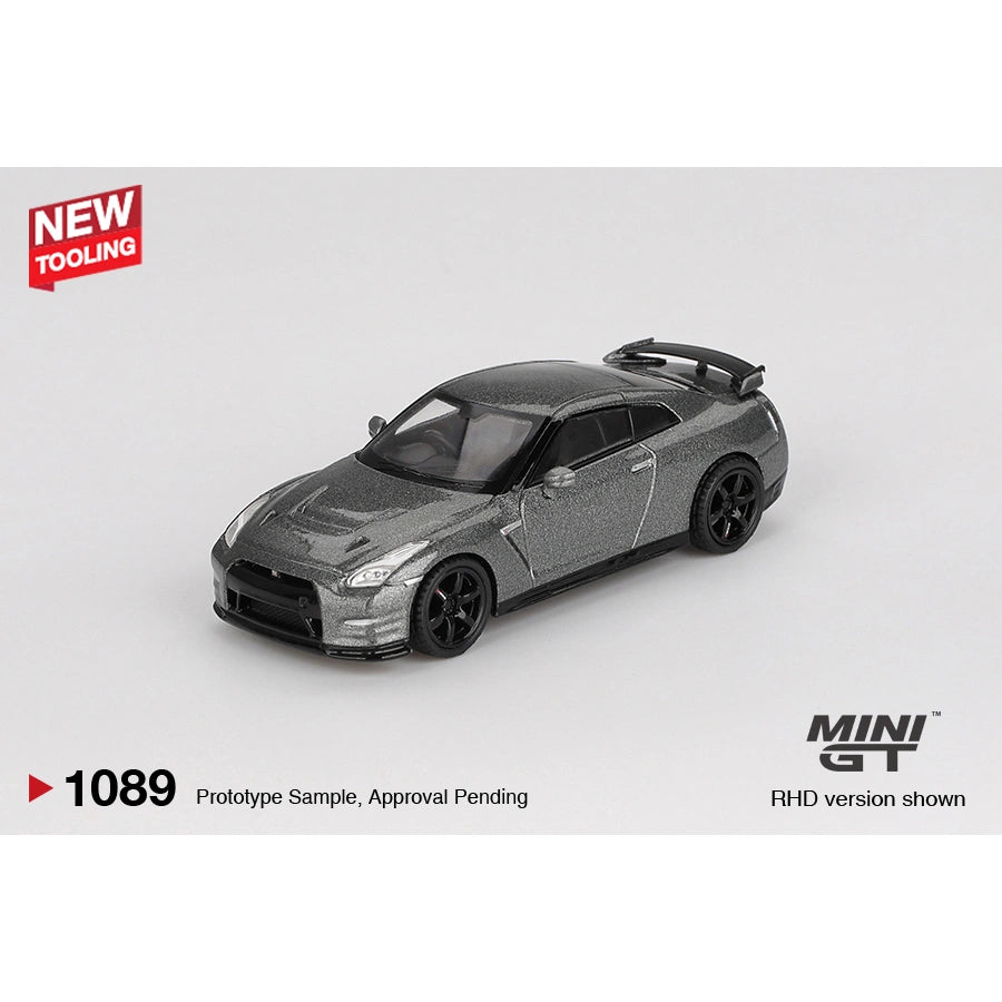 Mini GT 1:64 Nissan GT-R 2013 Dark Metal Gray Nismo R35 CRS Version collectible model car #1089 MGT01089